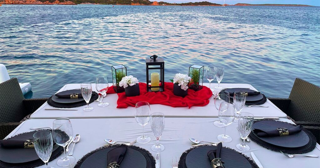 Charter Yacht Loon Alfresco dining in Cala di Volpe