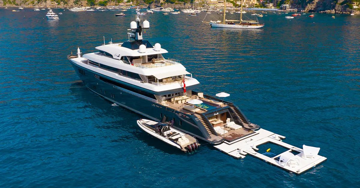 chartering motor yacht loon