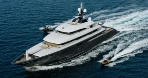 Yacht Loon Charter